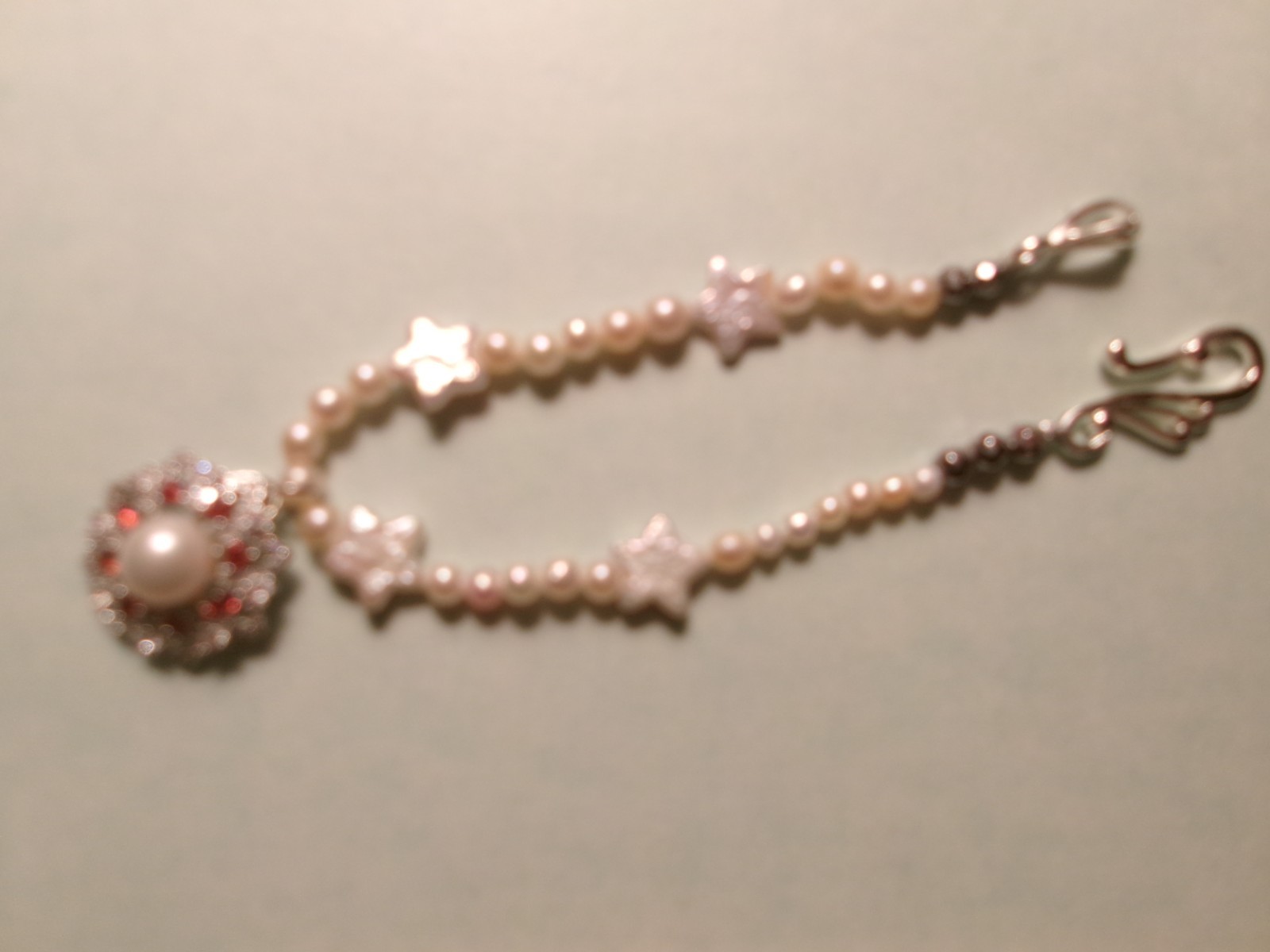 PEARL BRACELET WITH REAL PEARLS I MADE THIS ONE W HITE STARS PINKISH N WHIT