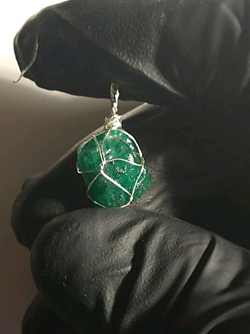 Natural Emerald Pendant with excellent green color in Sterling Silver