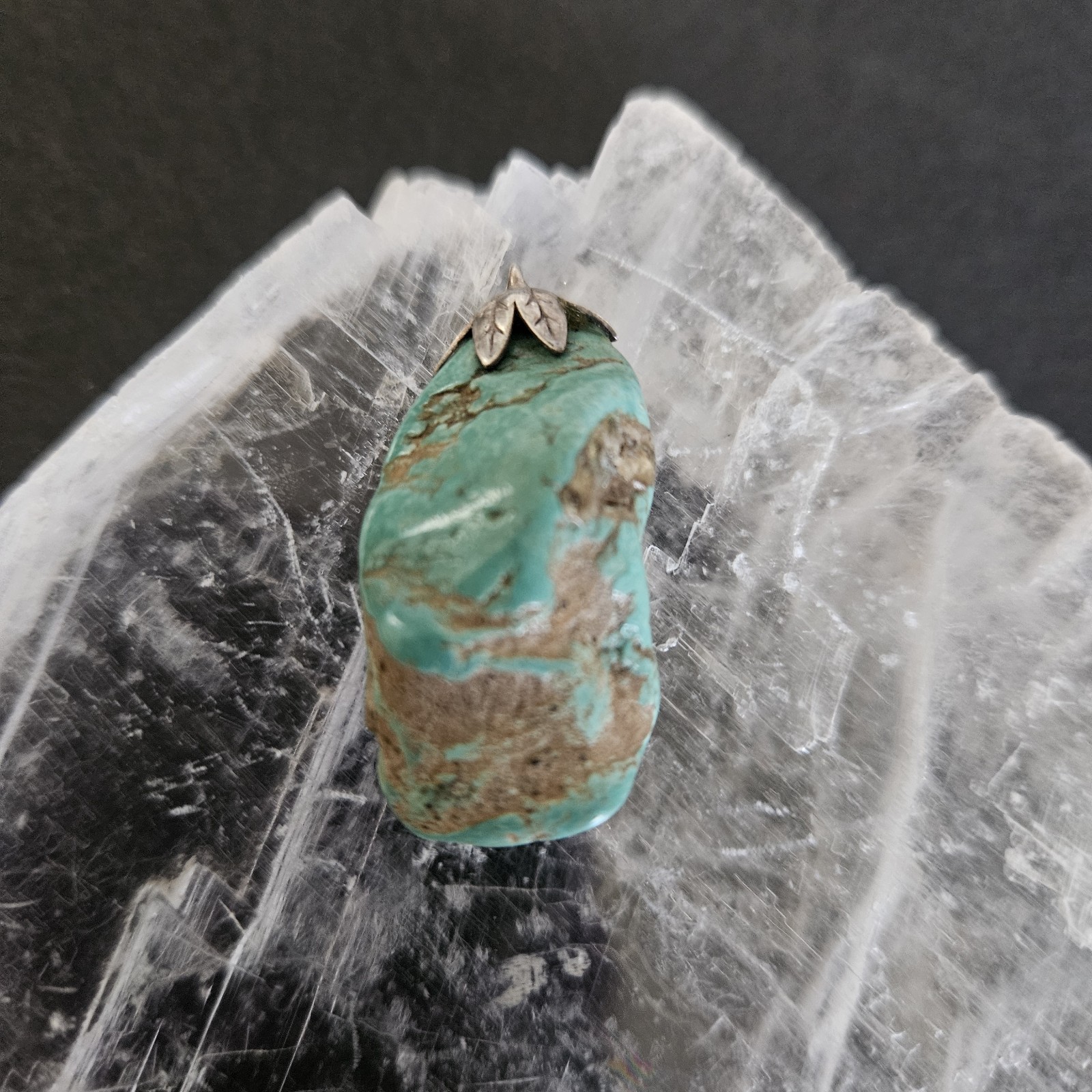 VTG Rough Green Turquoise Stone 1 3/8 x 5/8″ Pendant Southwestern Ethnic Jewelry