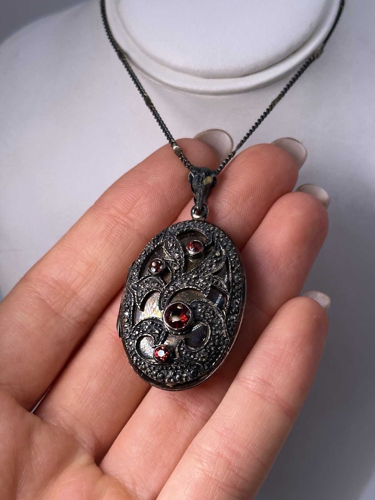 925 Sterling Silver Chain & Art Nouveau Style Oval Locket Pendant & Garnet, 32”