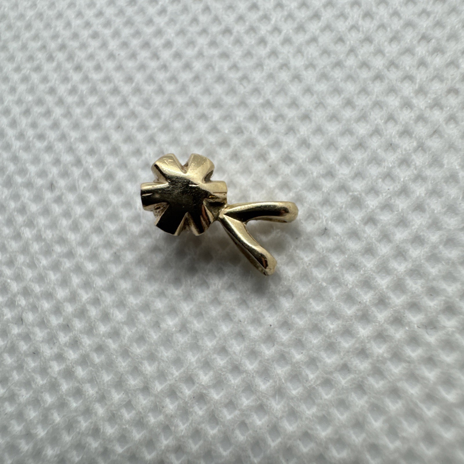 VINTAGE 14K YELLOW GOLD DIAMOND BUTTERCUP 6 PRONG SETTING PENDANT, 0.15 TCW