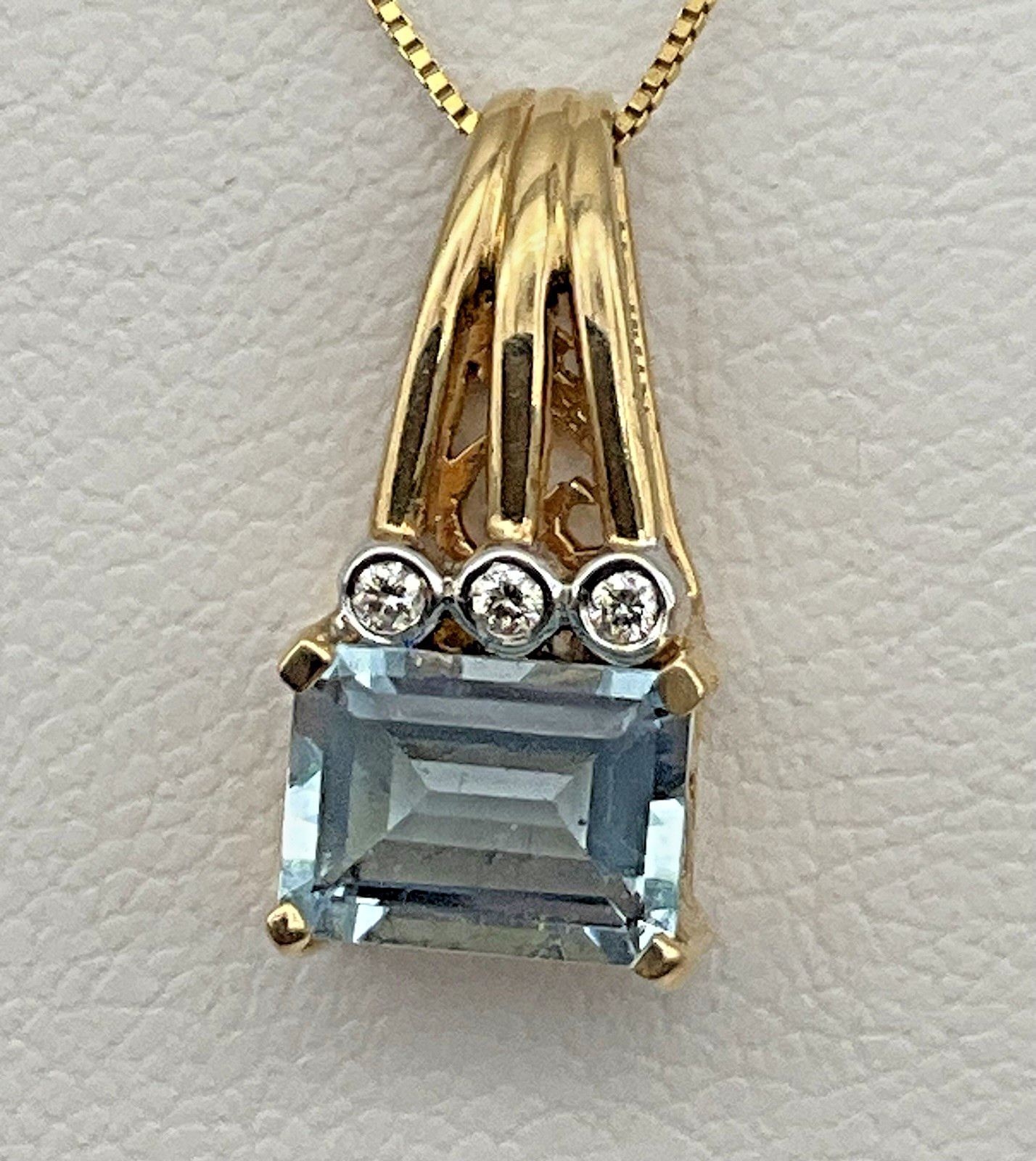 14K Yellow Gold 1.22cttw Aquamarine & Diamond Pendant With 18” Box Chain