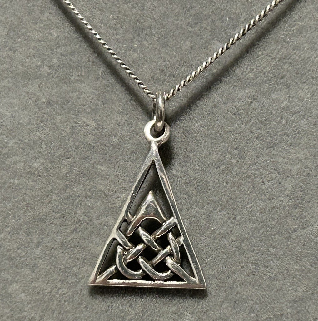 46cm/18” Sterling Silver Necklace with 3 Different Sterling Silver pendants (6g)