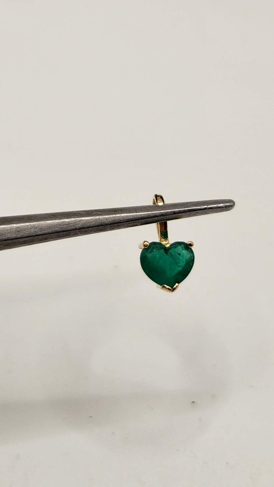 Pendiente en oro de 18k con Esmeraldas Colombianas Naturales Corazon