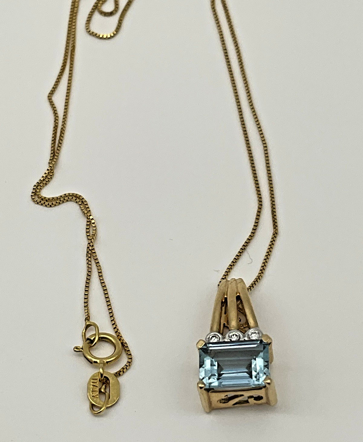 14K Yellow Gold 1.22cttw Aquamarine & Diamond Pendant With 18” Box Chain