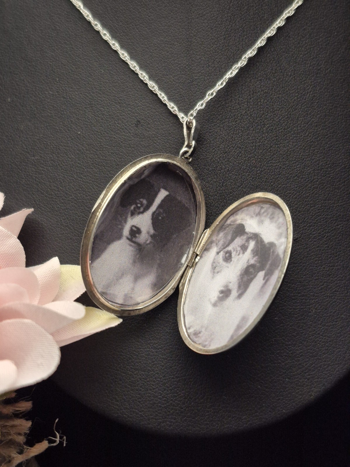 LOCKET – Sterling Silver Vintage Oval Photo Locket. Crimped Edging.