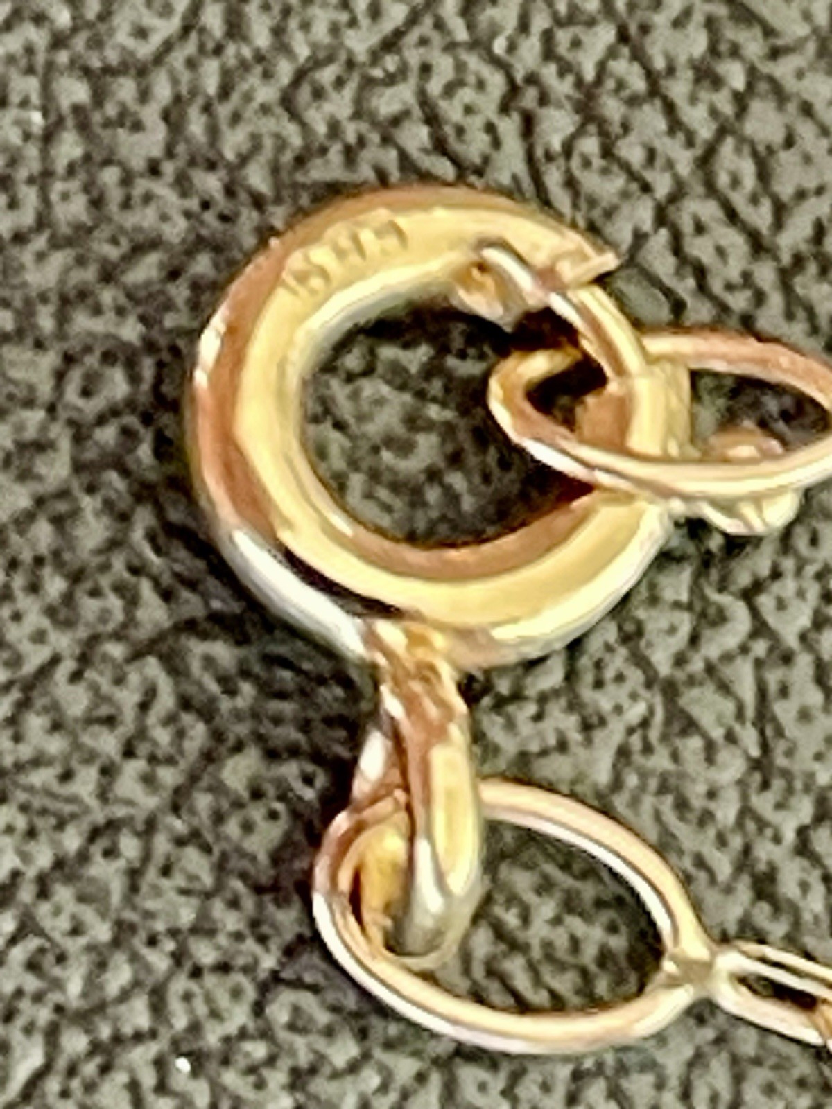 14KT Yellow Gold Bar Pendant Necklace. 18 inches (C211)
