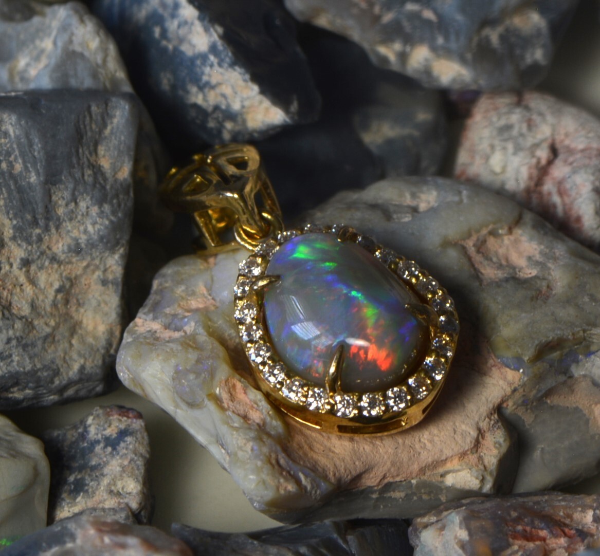 Rare Cat Eye Pattern Australian Solid Opal Red Fire 18K Gold Pendant Yes Opal