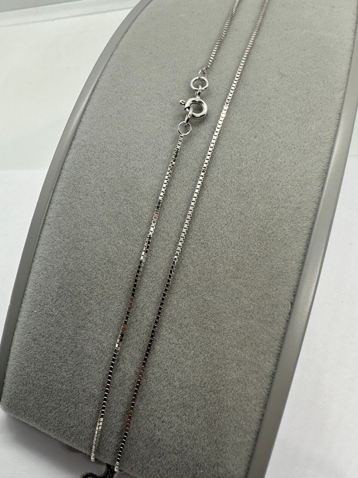 9ct White Gold 1mm Box Venetian Link Chain 28″ / 70cm Chain (W53V)