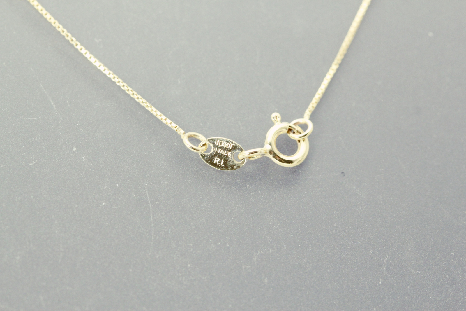 10K Yellow Gold Double Ring Pendant On 18″ Thin Box Chain 1.4 Grams (NEC5060)