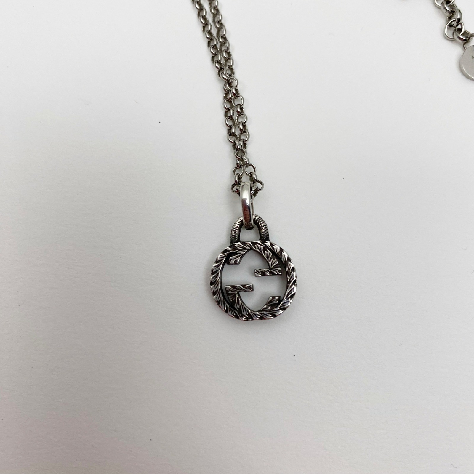 Gucci Interlocking G Textured Pendant Necklace Womens Silver 576993 J8400 0811