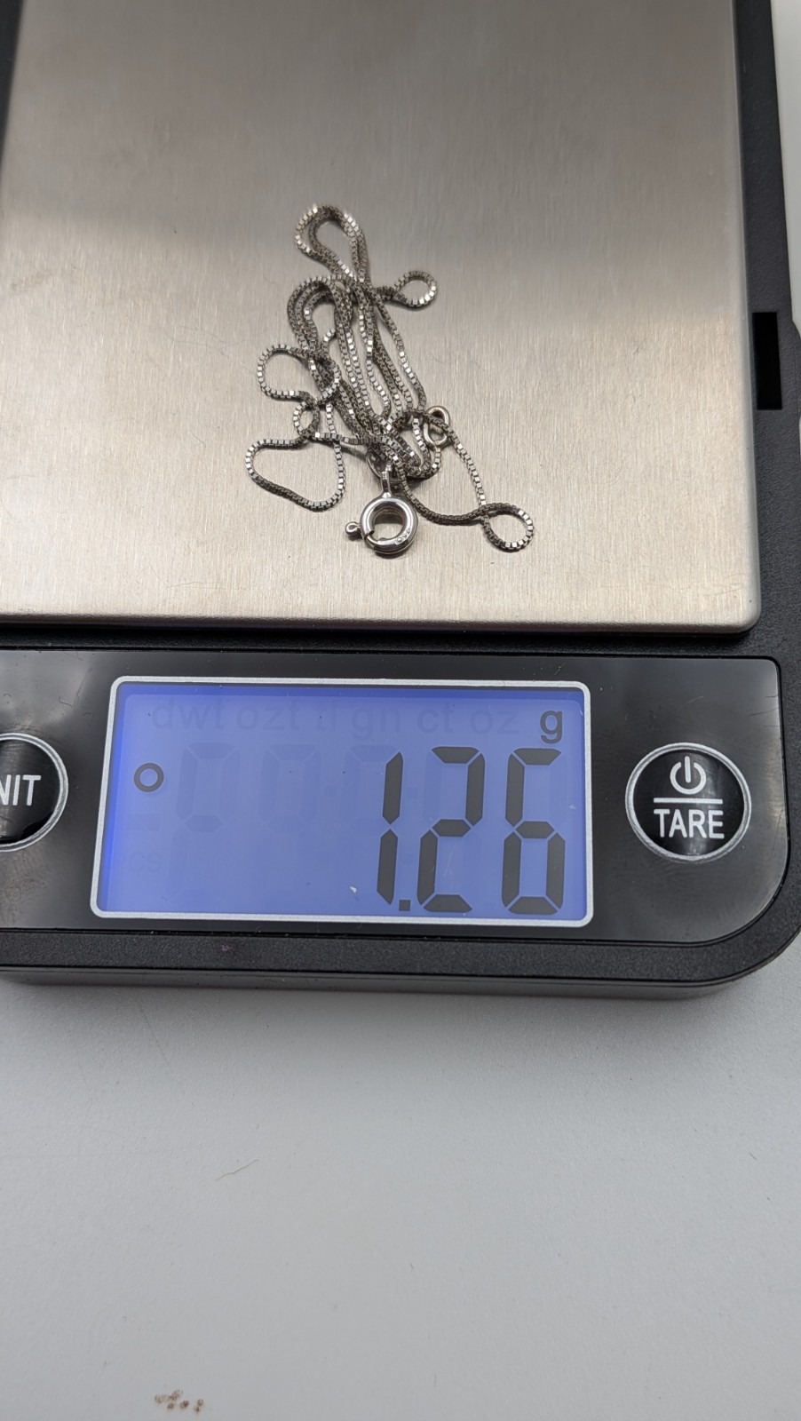 750 18k White Gold Arezzo Thin 0.5mm Italy 16″ Box Chain Necklace 1.2 Grams