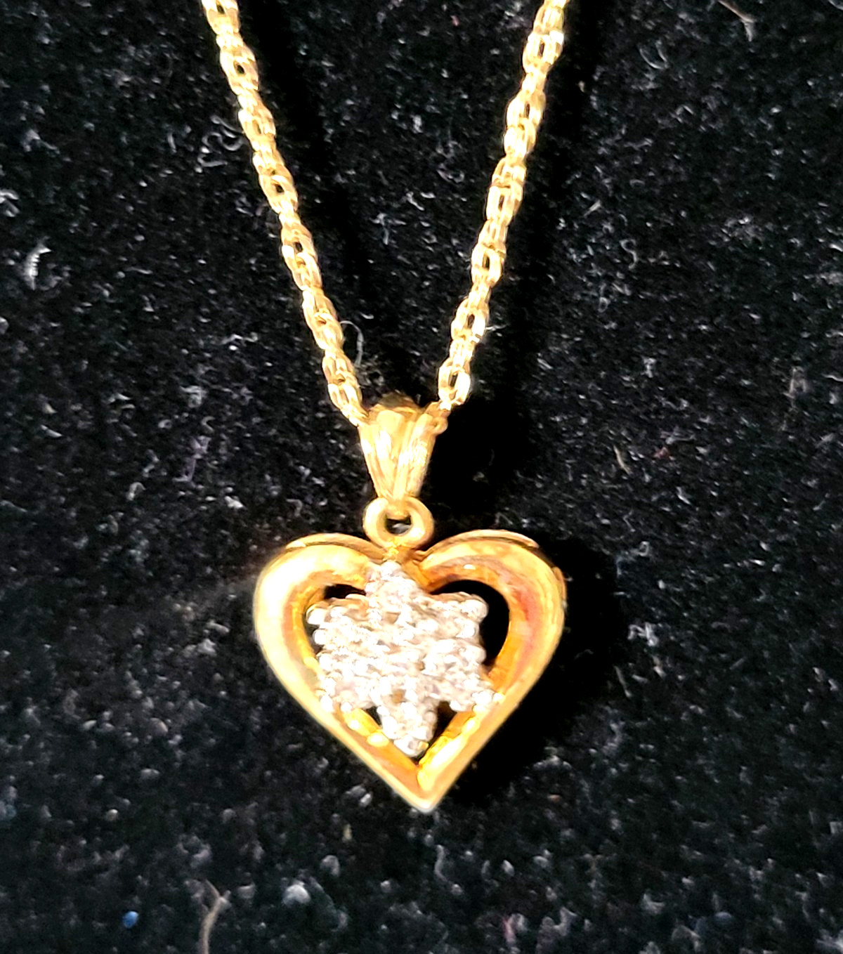 Solid 10K Gold Diamond Cluster Heart Pendant Necklace W 18″ Long 10K Gold Chain