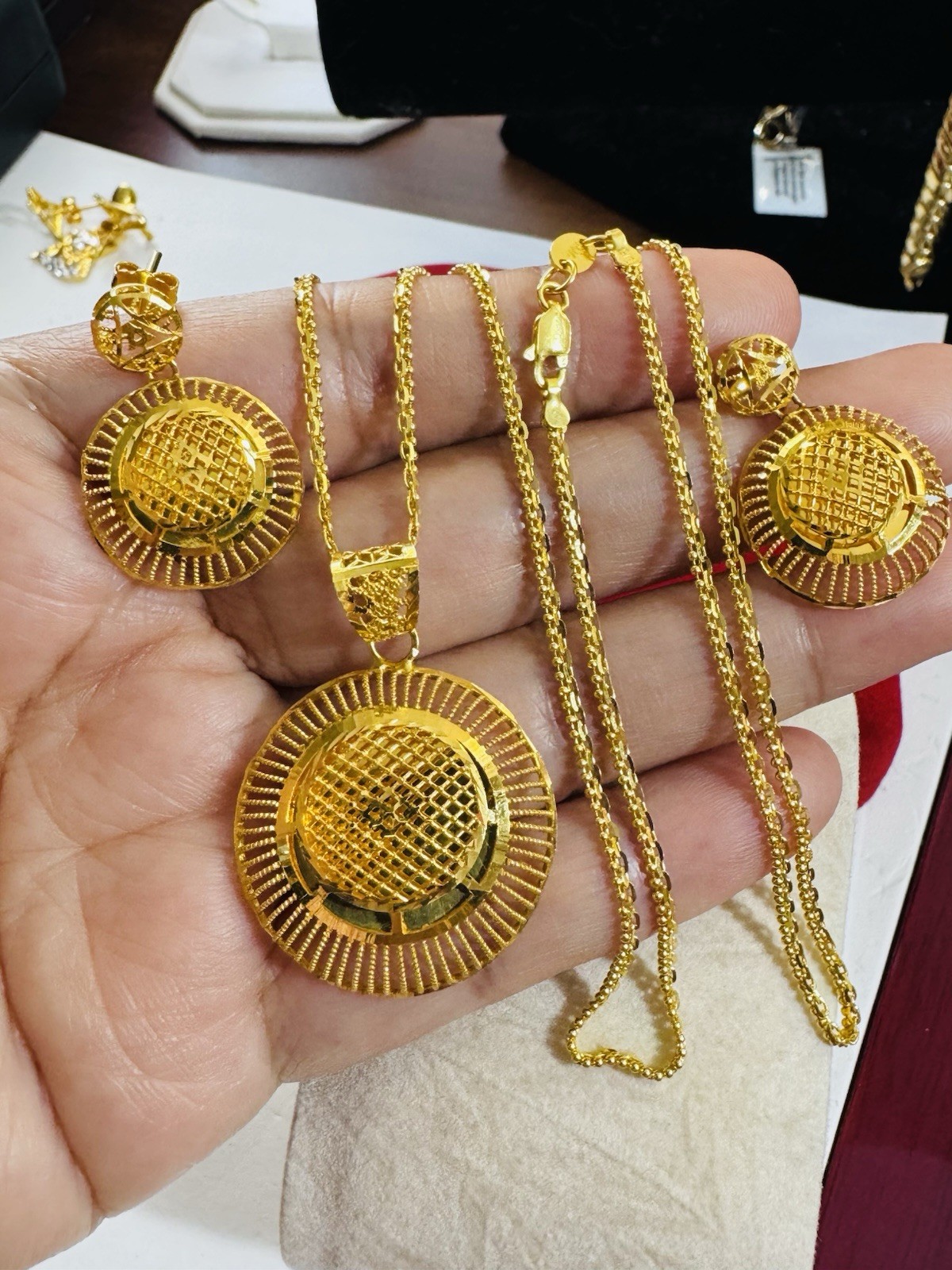 WOMENS 22K 22C 916 Real Gold 20” long Round Set Earrings Necklace 14.9g 2.2mm