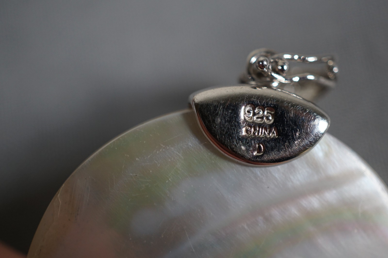 Beautiful Sterling Silver 925 Mother Of Pearl Circle Pendant 1 1/2″ Diameter