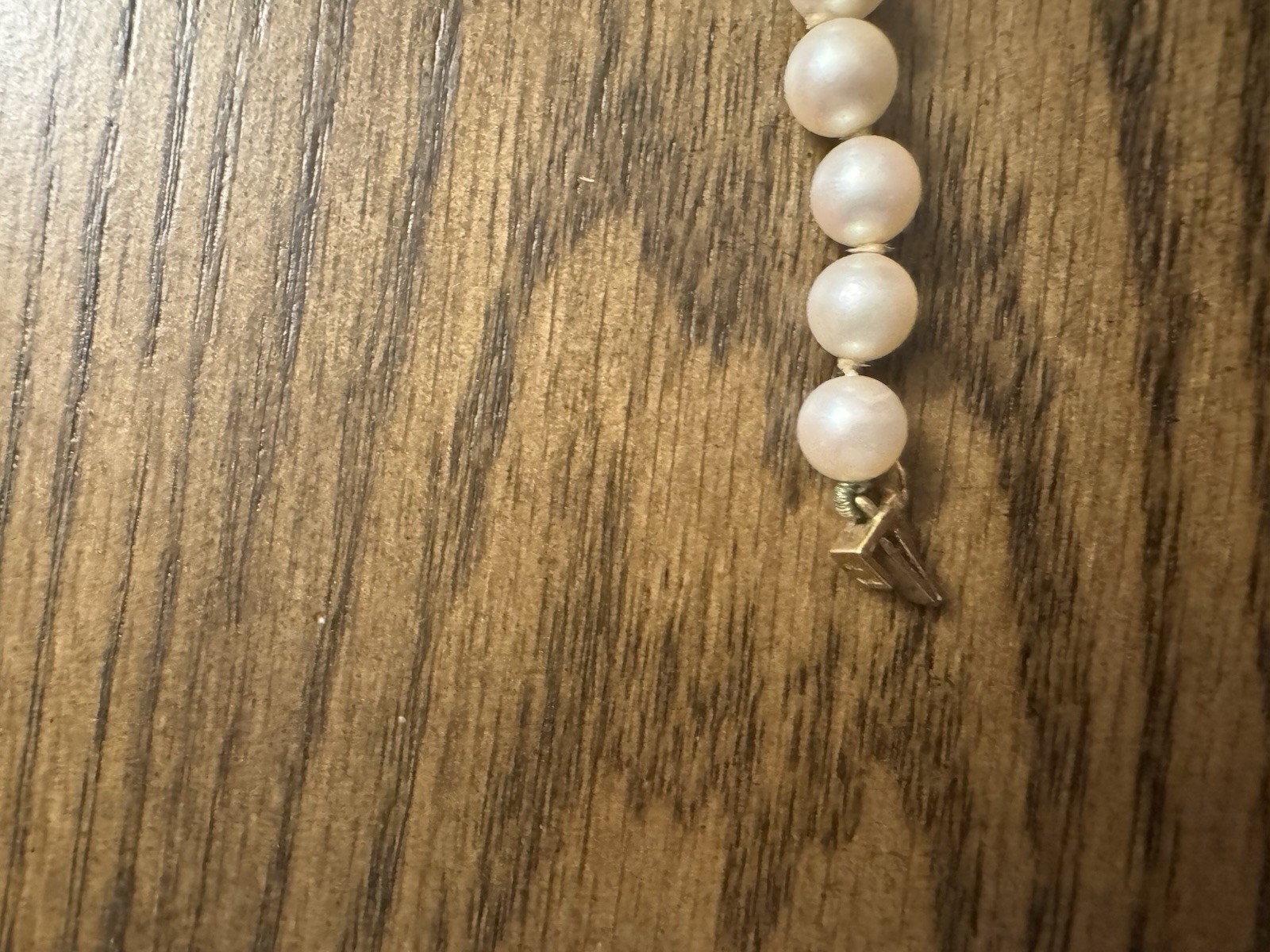 – Tiffany &CO 18 Inch pearl Necklace with signature Tiffany 18K gold clasp