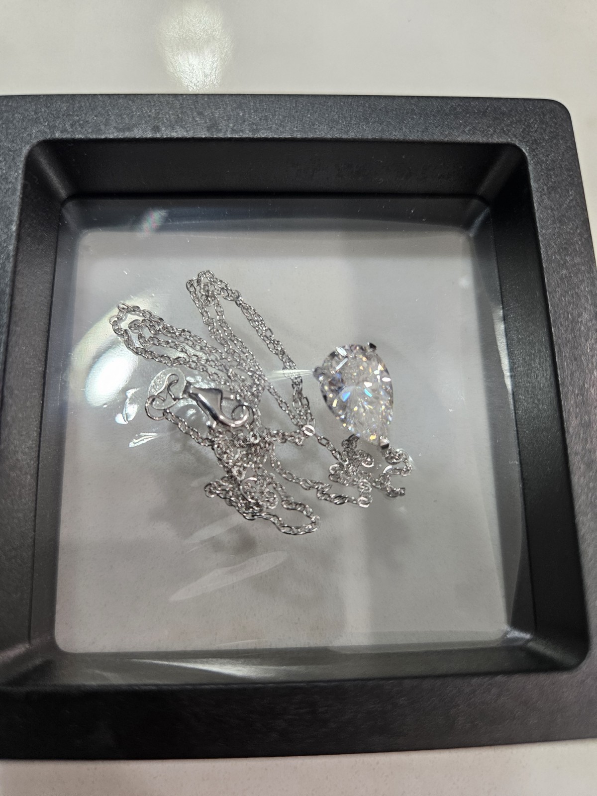 Beatiful 4 Carat Moissanite Pendant with Chain. GRA Included Certified. VVS1 D