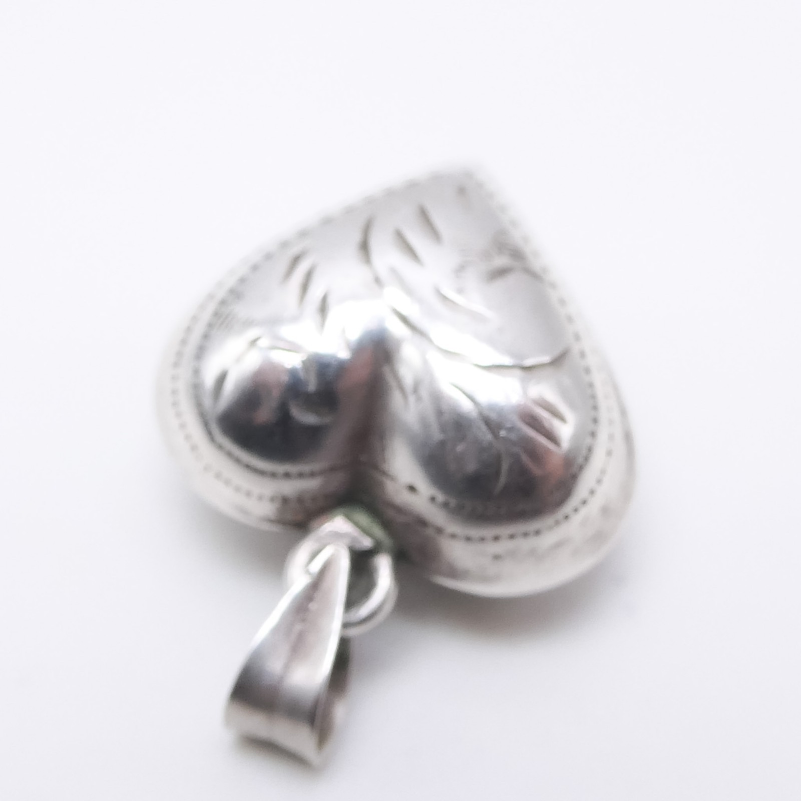 Sterling Silver 925 Puffy Heart Etched Diamond-Cut. 8″ Necklace Pendant