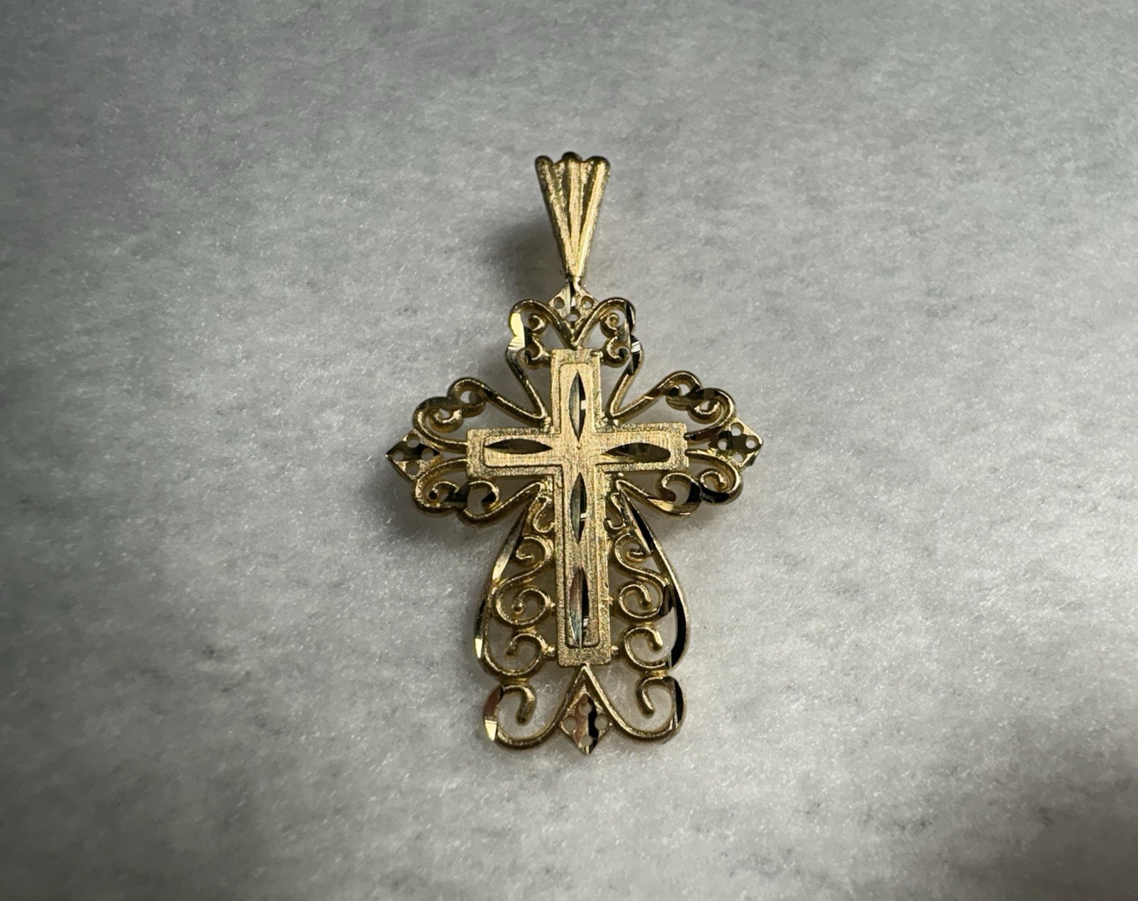 14k Gold Cross Yellow Gold Filigree Micheal Anthony Diamond Cut 1.1 grams 1983