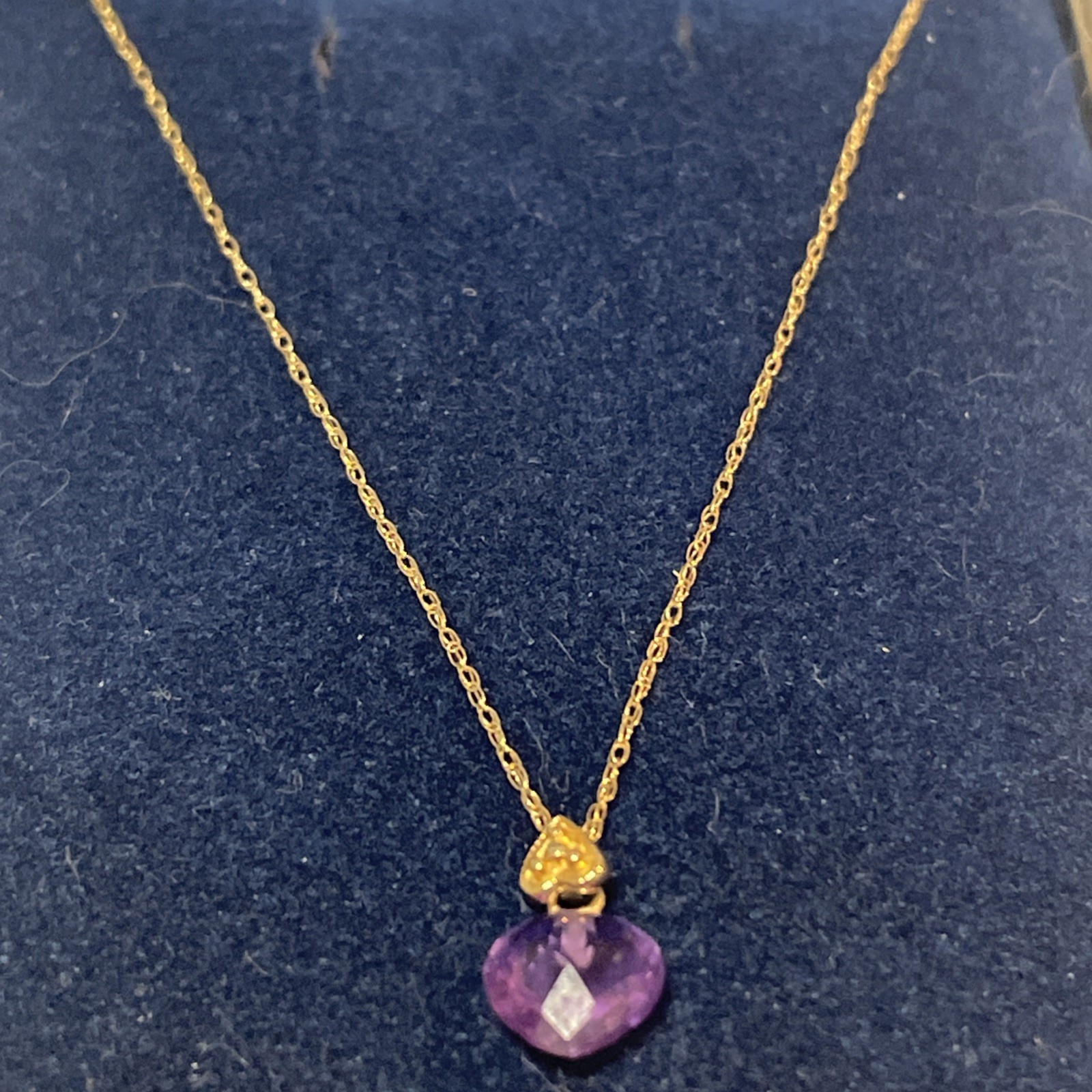 18 Inch Very Light 10 Karat Gold Ladies Necklace With Purple Heart Pendant ￼