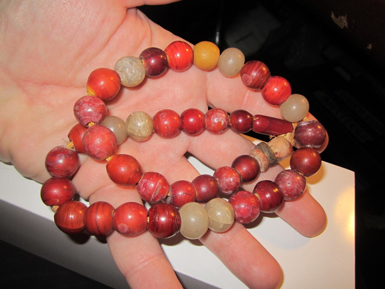 UNKNOWN POLISHED STONE BEADED NECKLACE HEAVY 181g 20″ LONG – BBA17A