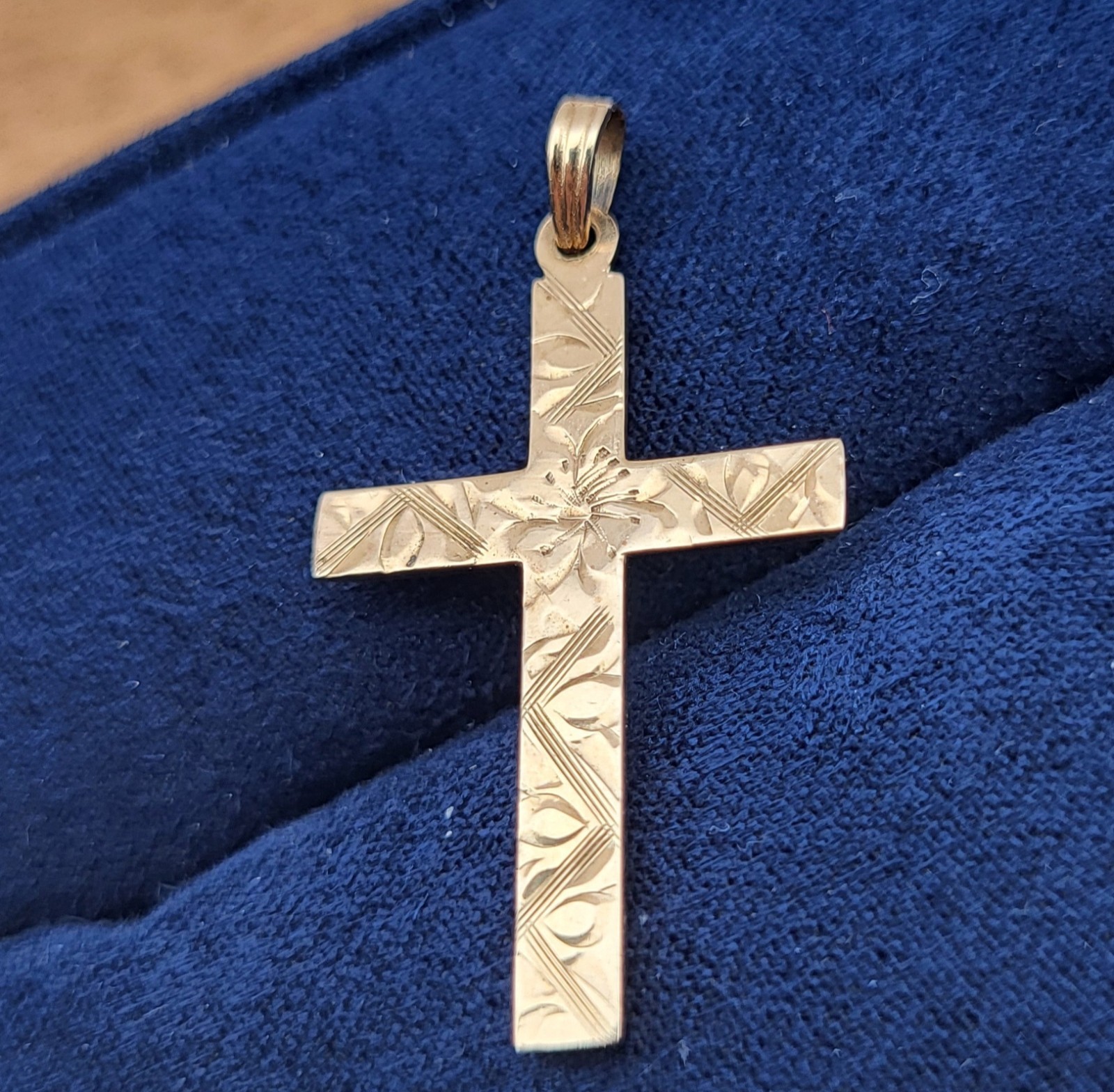 Antique 10K Yellow Gold Floral Engraved Cross Charm Pendant for Necklace / Chain