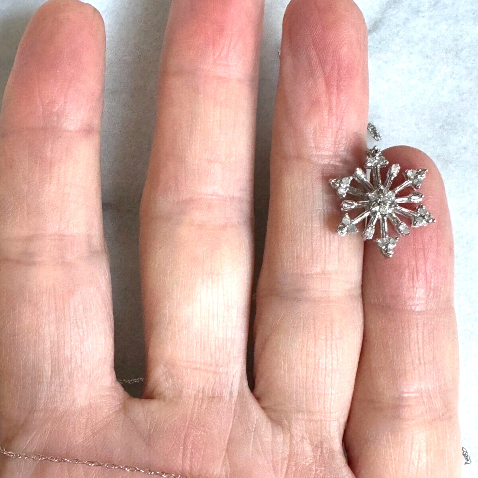 WHITE GOLD AND COLORLESS SAPPHIRE SNOWFLAKE PENDANT NECKLACE SKY