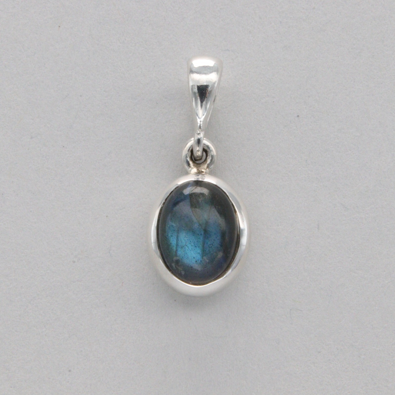 Natural Oval Shaped Labradorite Pendant For Women And Adults