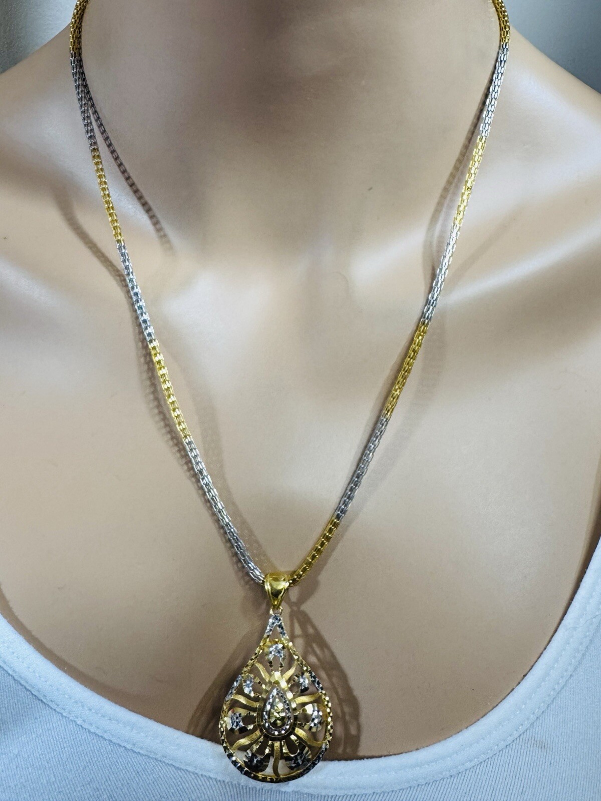 22K 916 Real Gold 21.5”/22” long Teardrop Necklace 16.8g 3.mm Womens