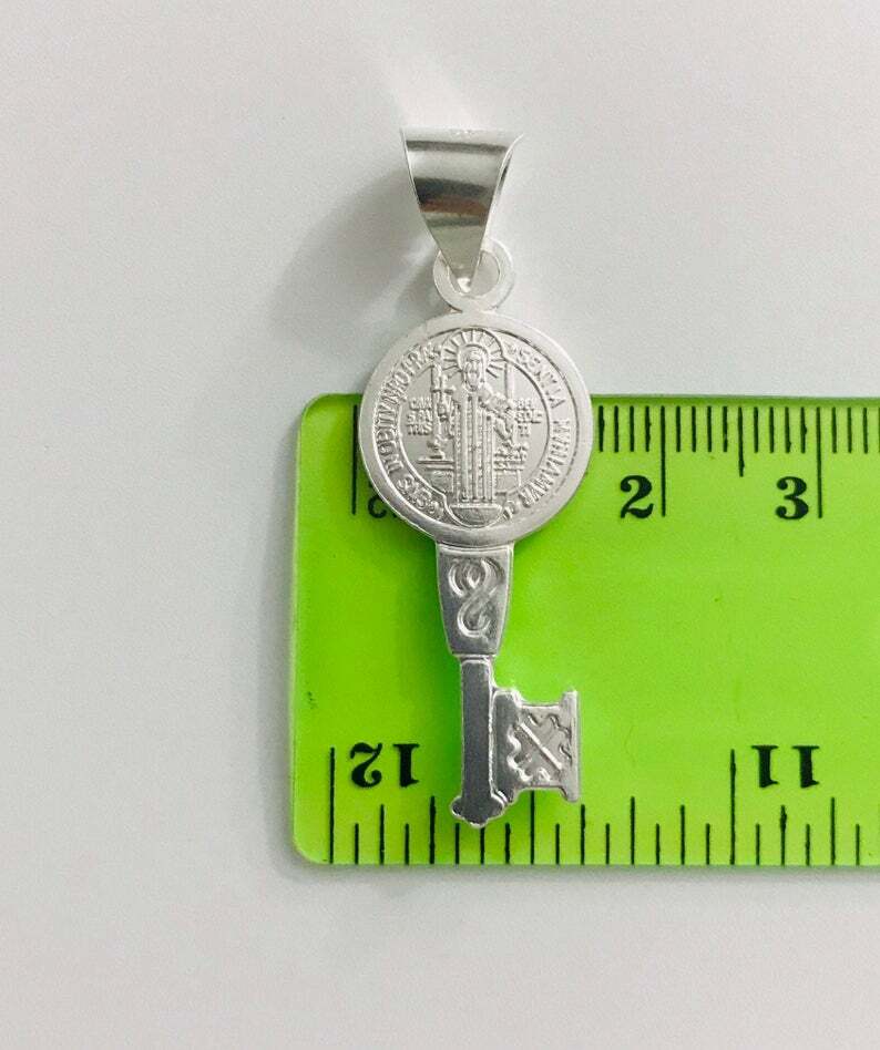 925 Silver Saint Benedict key pendant / medalla de San Benito llave plata – P63