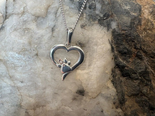 Clogau Welsh Silver & 9ct Rose Gold Paw Prints Heart Topaz Pendant 22″ Wales
