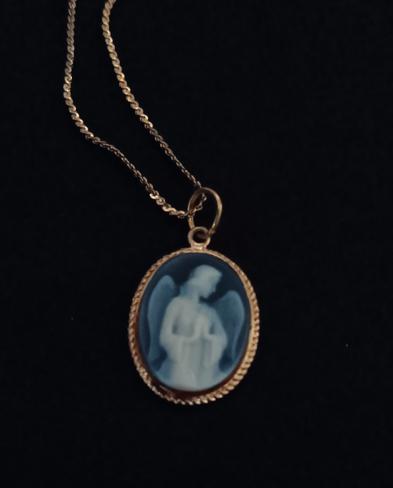 Vintage Guardian Angel Cameo pendant 14K G.F. Gold 18″ dainty chain necklace
