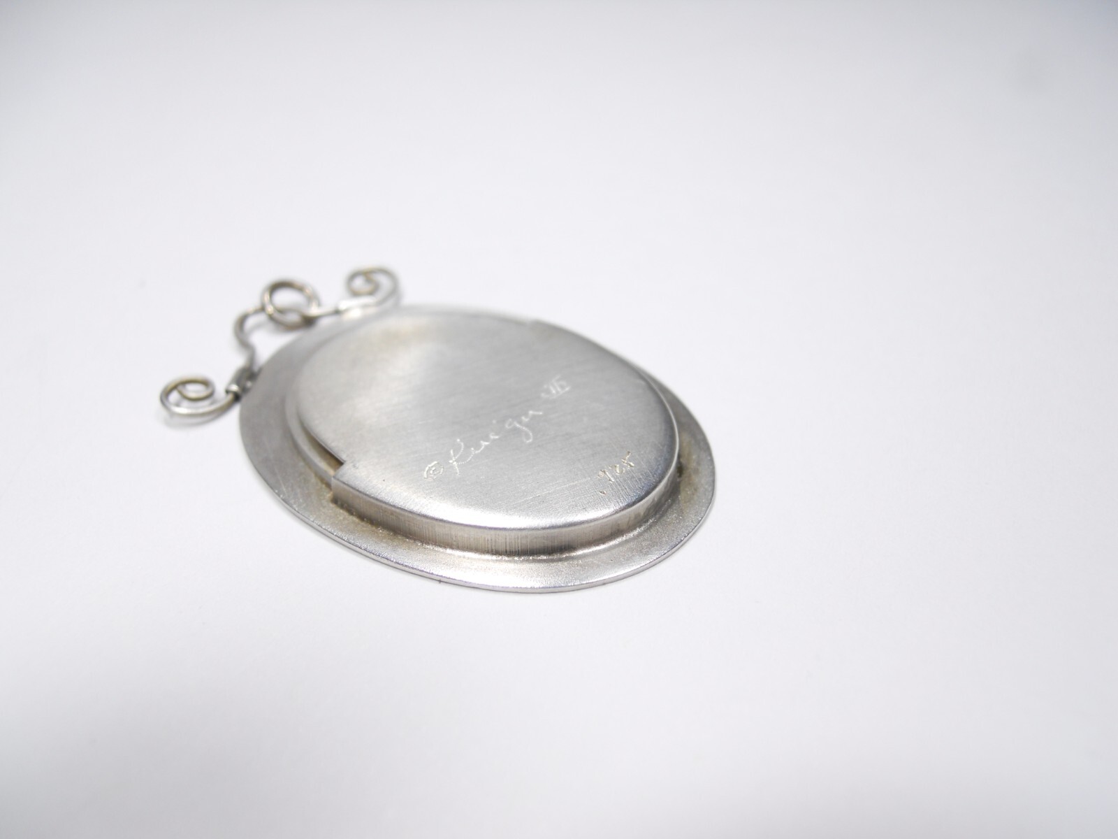 HANDMADE OVAL GEOMETRIC PHOTO PICTURE FRAME PENDANT CHARM STERLING SILVER 925 .