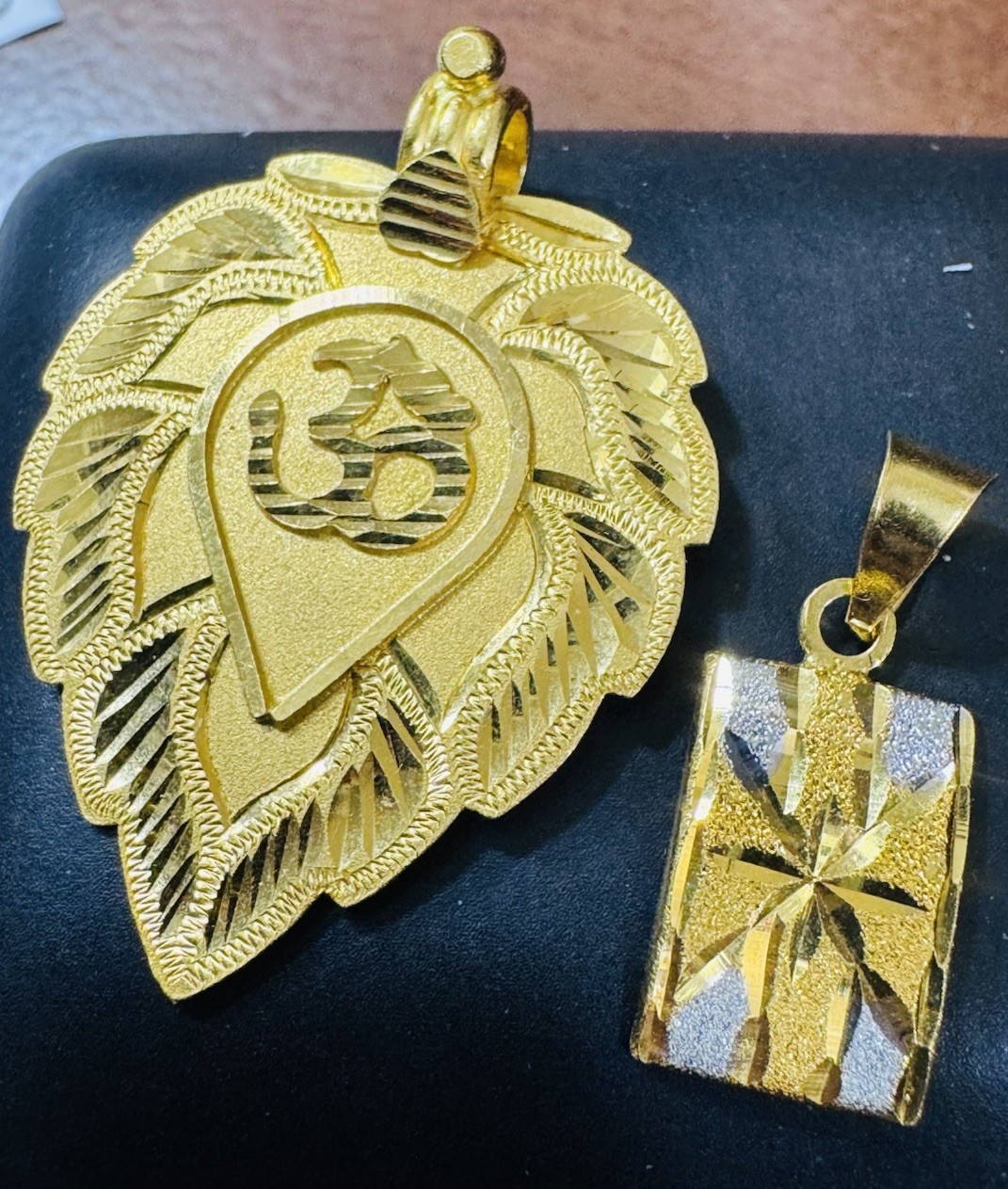 Genuine 22K 916 22C Real Gold Two Set of Pendant 1 x Heart & 1x Rectangle 7.8g