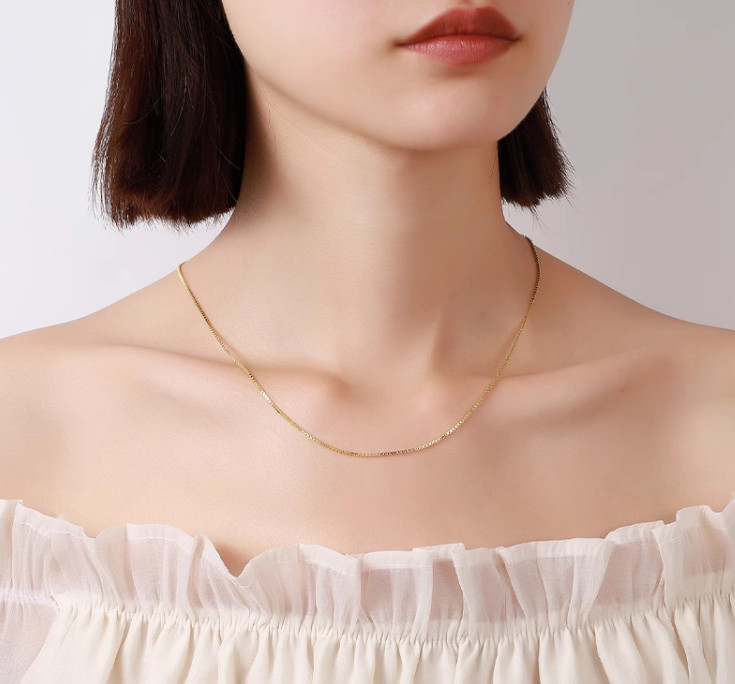 Pretty 14 Karat Solid Yellow Gold 0.45mm Classic Box Chain Necklace – 18 Inch
