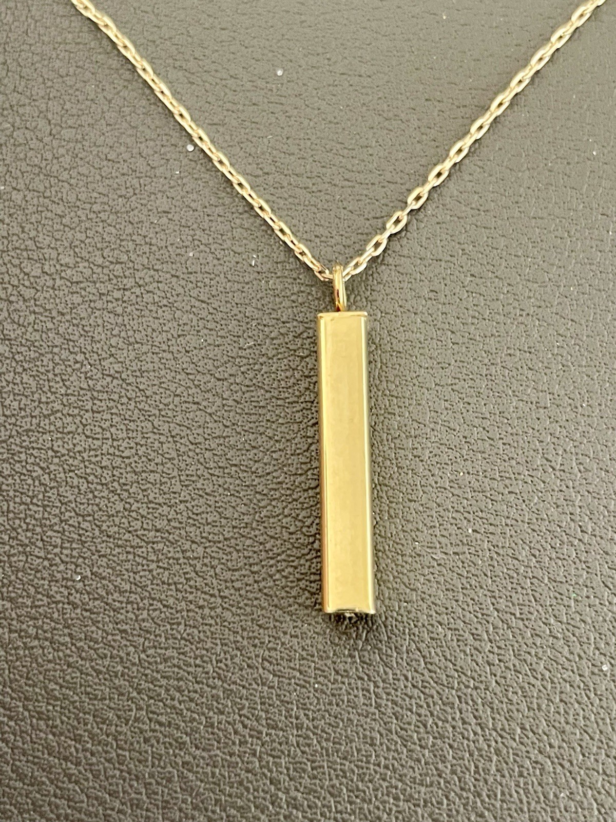 14KT Yellow Gold Bar Pendant Necklace. 18 inches (C211)
