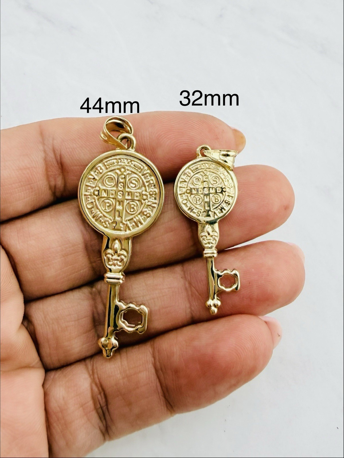 10K Gold St. Benedict Key Pendant / Dije llave San Benito
