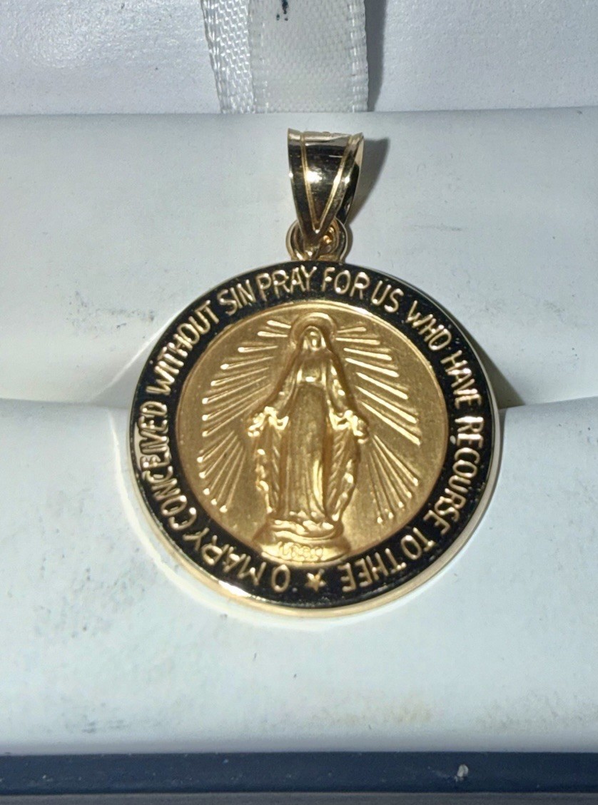ESTATE Solid 14K Gold Virgin Mary Religious Circle Pendant