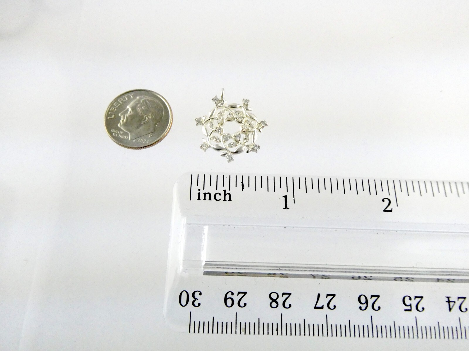 Sterling Silver White Crystal Woven Wreath Pendant 1.4g .5 Inches