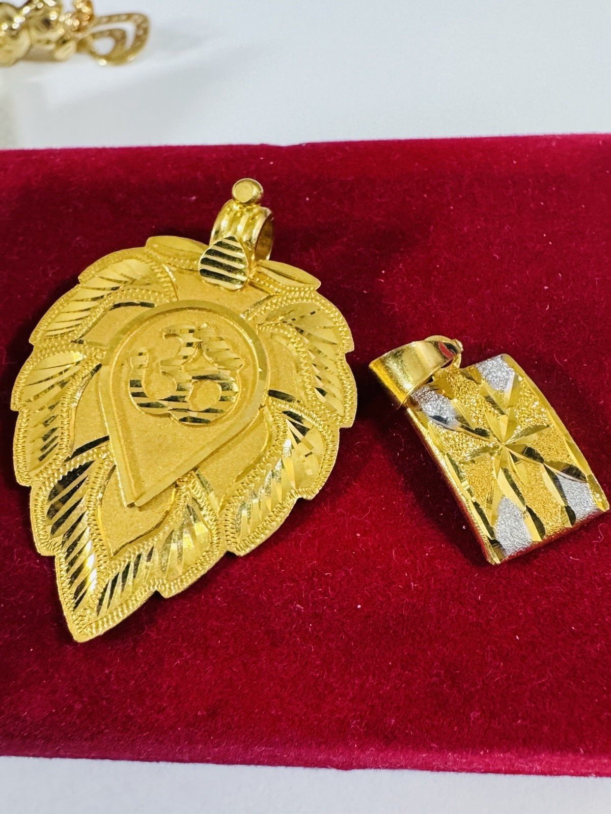 22K 916 22C Real Gold Two Set of Pendant 1 x Heart & 1x Rectangle 7.8g WOMENS