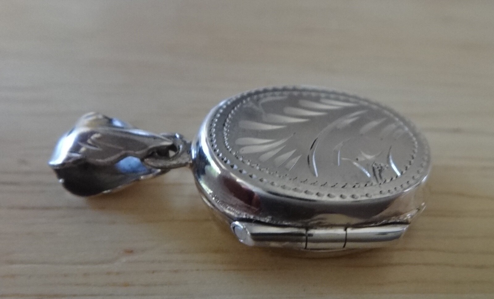 Sterling Silver 29x14x6mm Oval 2 Picture Photo Locket Charm with Bale
