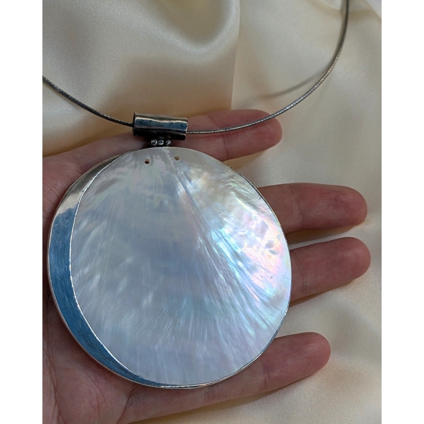 Mother of Pearl Statement Pendant Necklace CollarIridescent Shell 16.5″