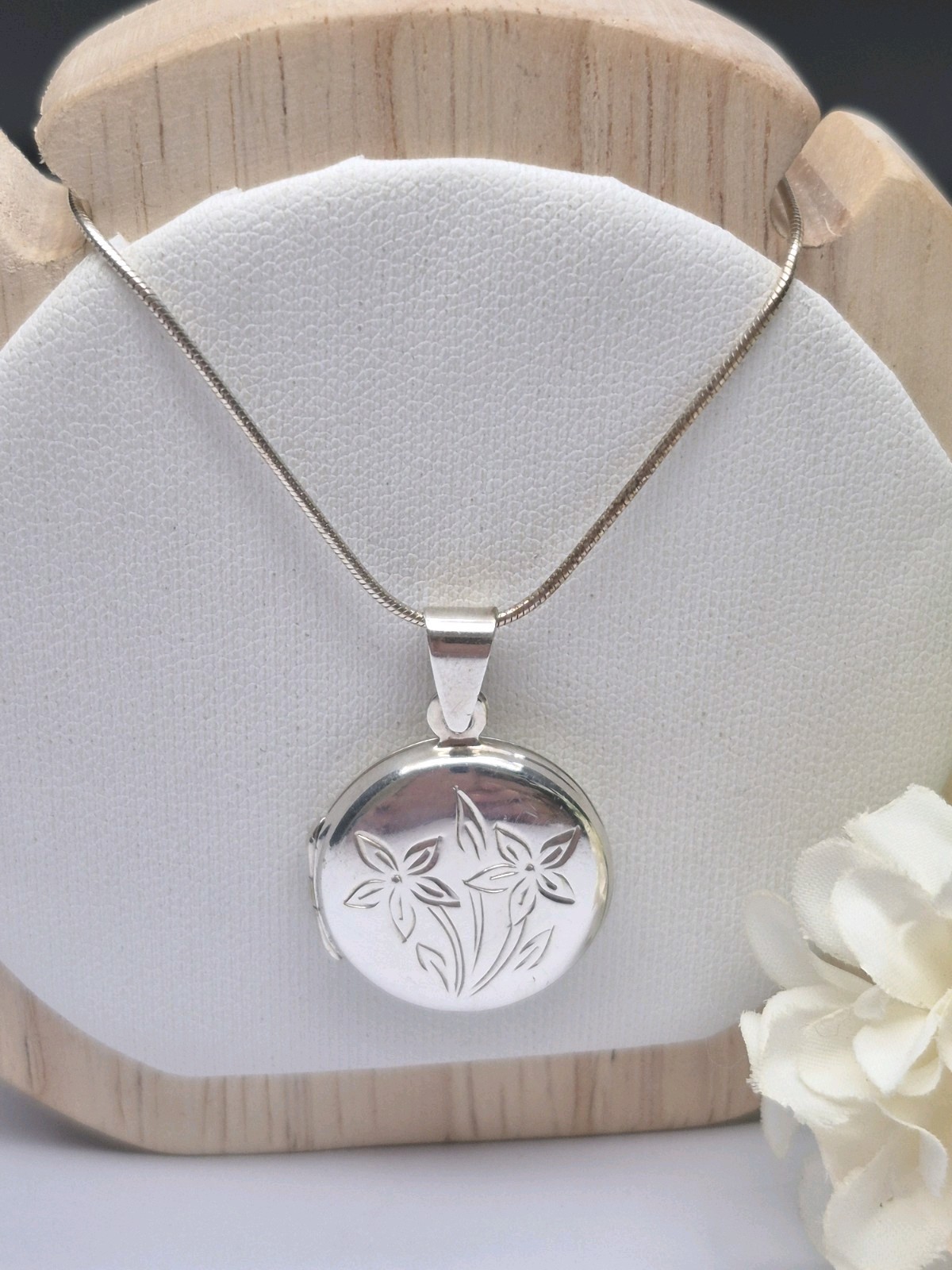 LOCKET – Small Sterling Silver Round Double Photo Locket And Chain. Necklace.