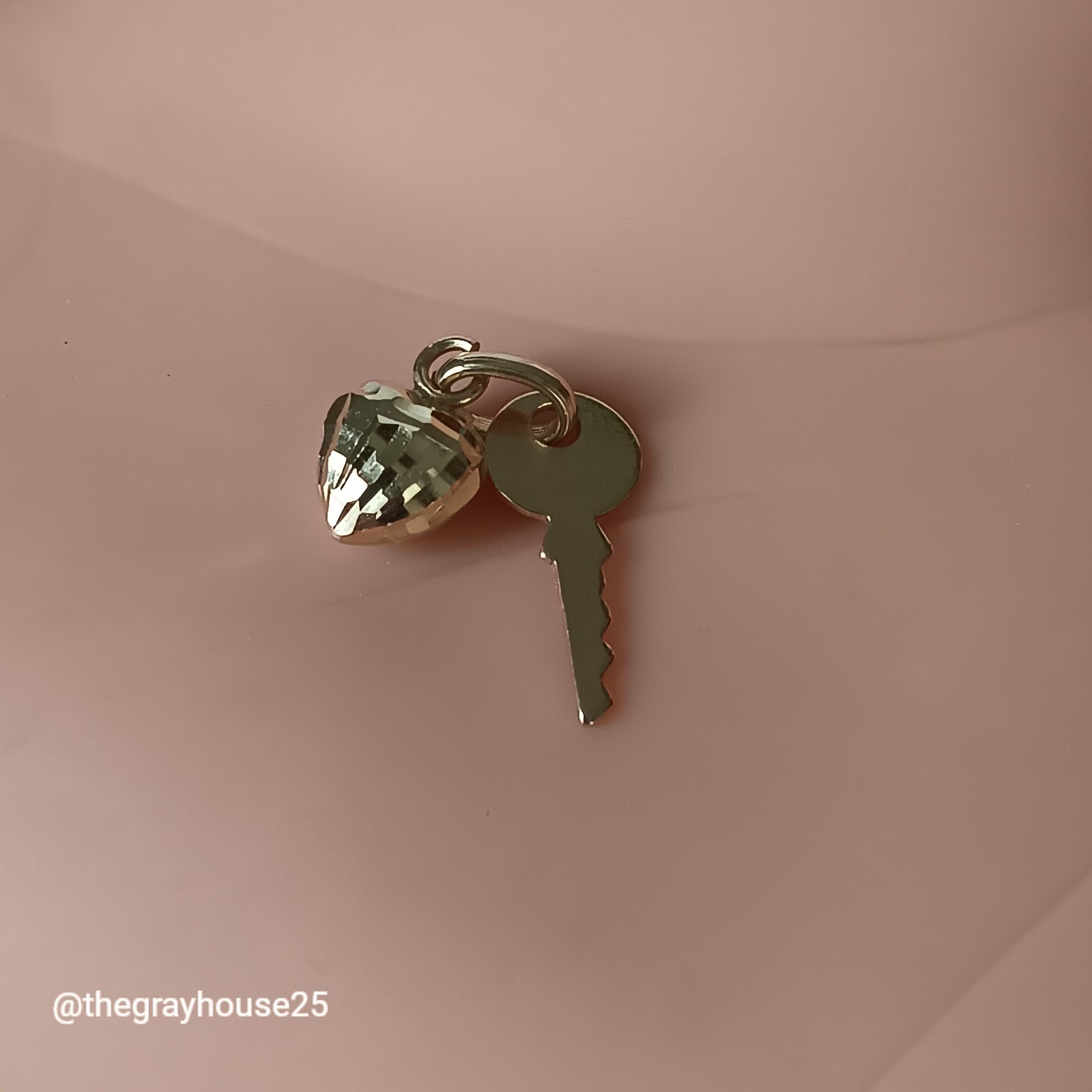 18k Yellow Gold Heart And Key Pendant Charm Jewelry Symbol Love Anniversary NEW