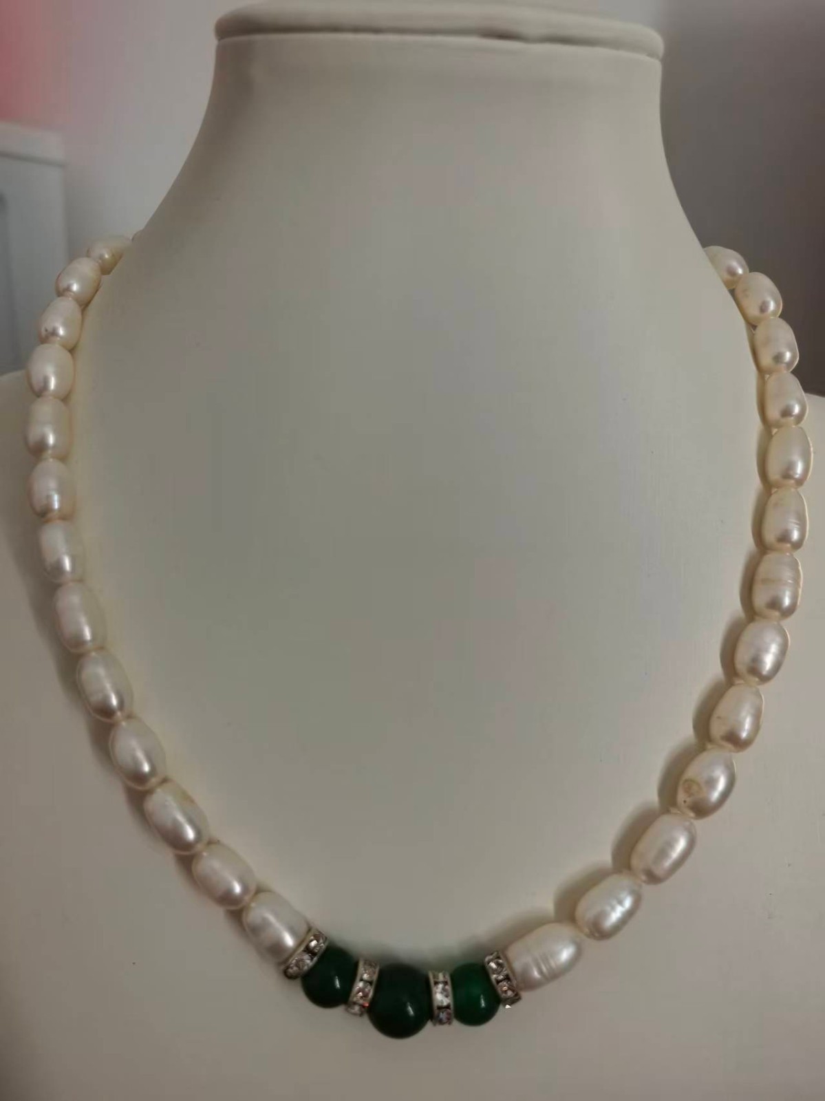 18in New Natural White Pearl + green jade Necklace 7*11mm， 925