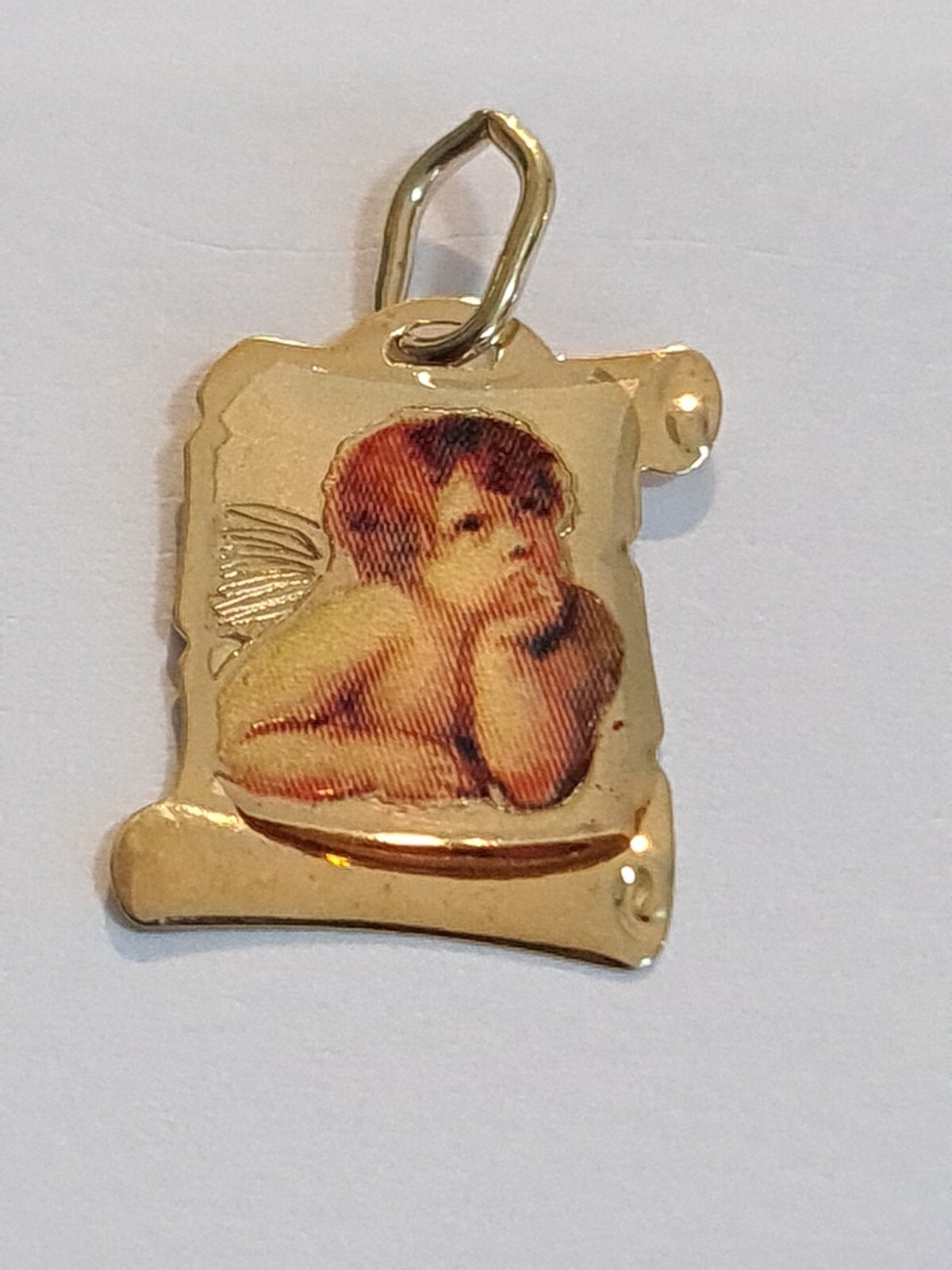 9CT YELLOW GOLD 12MM CHERUB SCROLL SATIN PENDANT