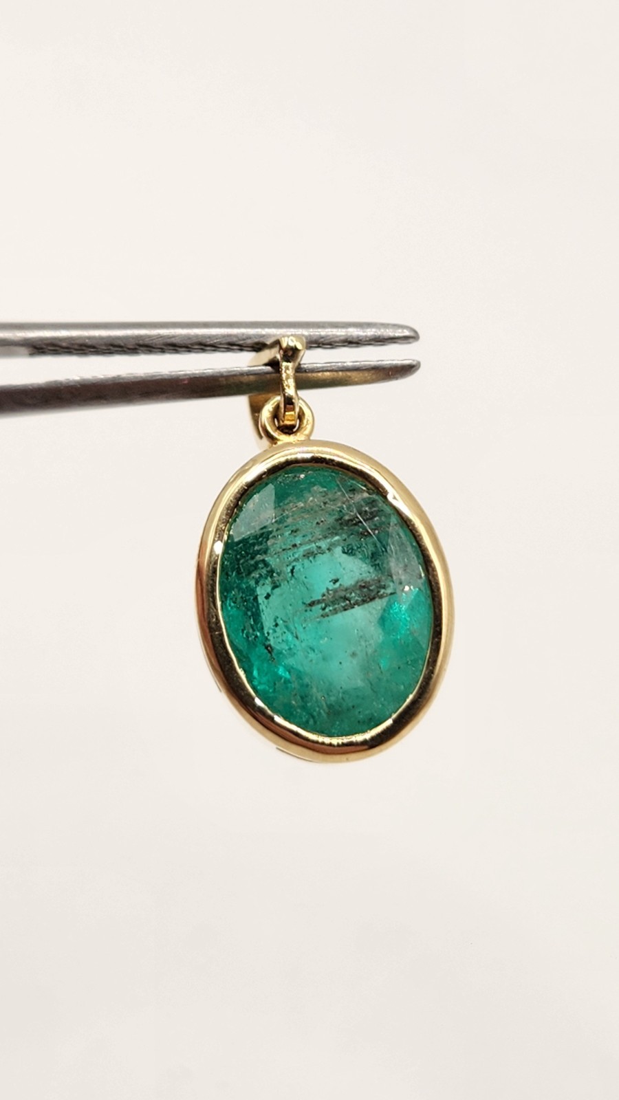 Pendiente en oro de 18k con Esmeraldas Colombianas Naturales 11,20 Cts