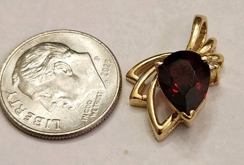 Vintage 14k Gold Pear Shape Garnet Pendant 2grams