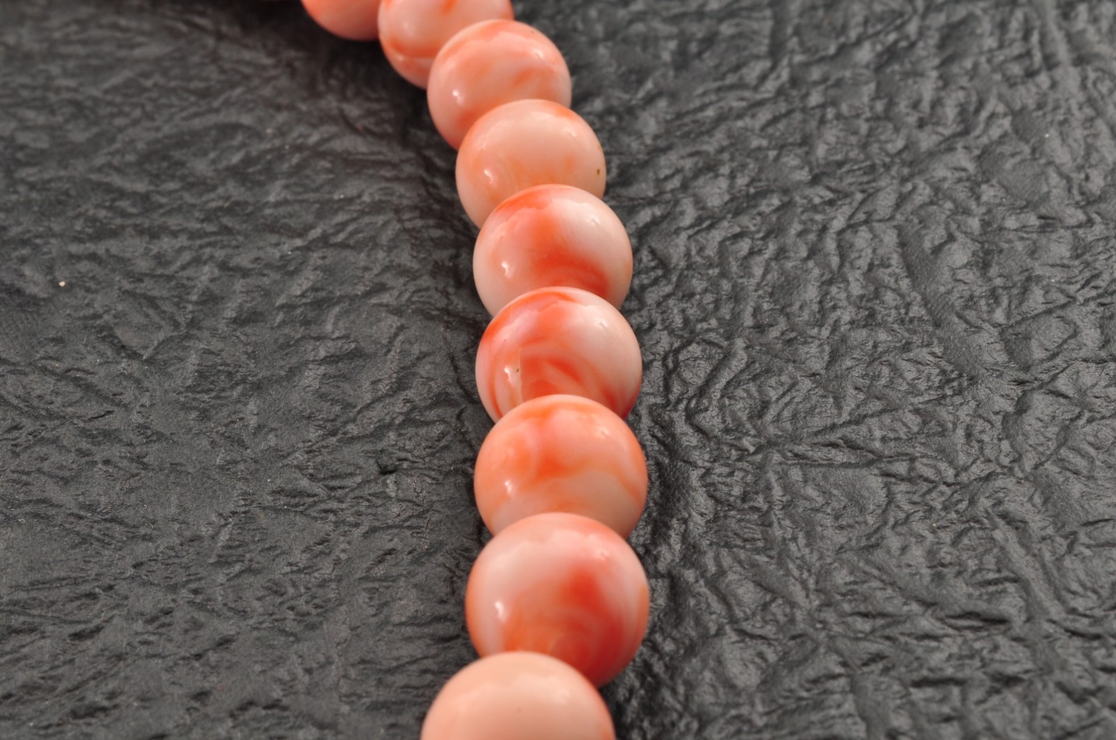 Vintage Angel skin coral Necklace (17.3in, 405t) , with “Certificate” and box.