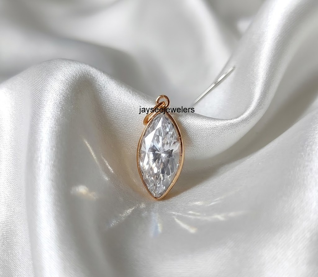 925 Solid Silver Moissanite Pear Shape Unique Fine Charm Jewelry For Anniversary